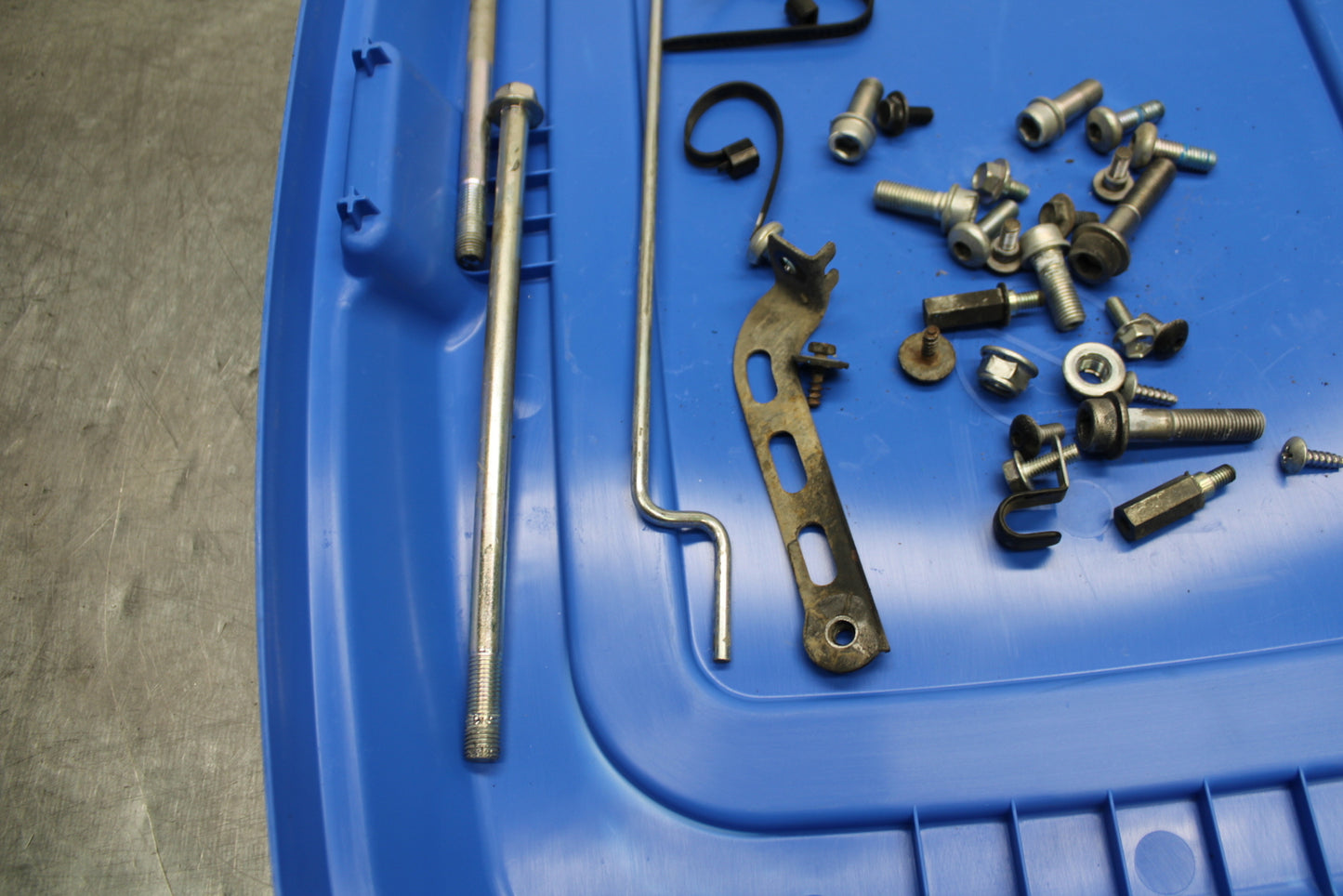 08-10 SUZUKI GSXR 600 MOUNTING BOLTS HARDWARE MOTOR SCREWS BB753
