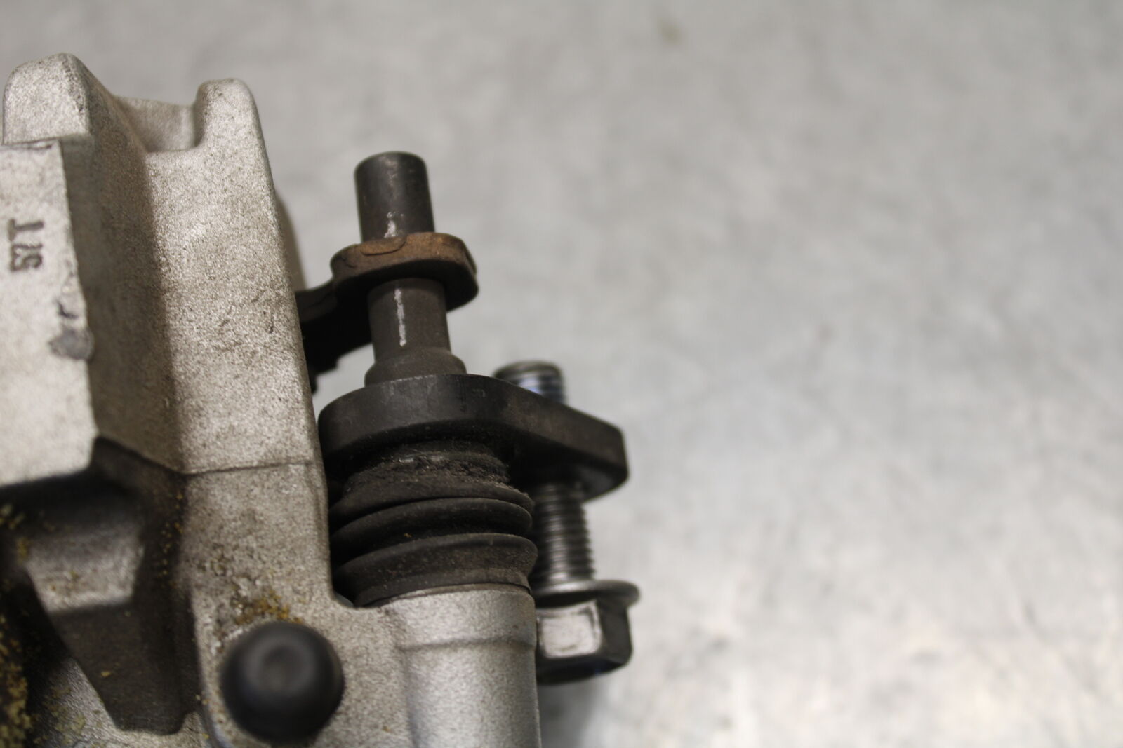 05-06 SUZUKI BOULEVARD M50 RIGHT FRONT BRAKE CALIPER 59100-33DB0-999 BB671