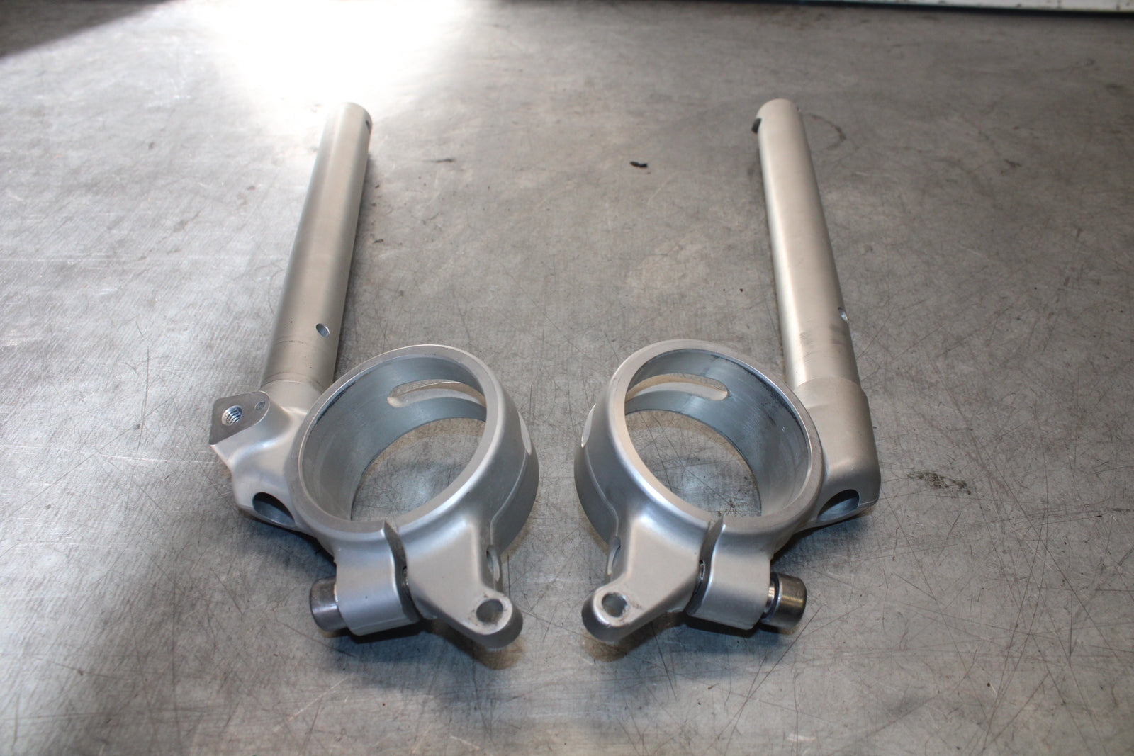07-08 TRIUMPH DAYTONA 675 LEFT RIGHT CLIP ON ONS HANDLEBARS PAIR SET BB685