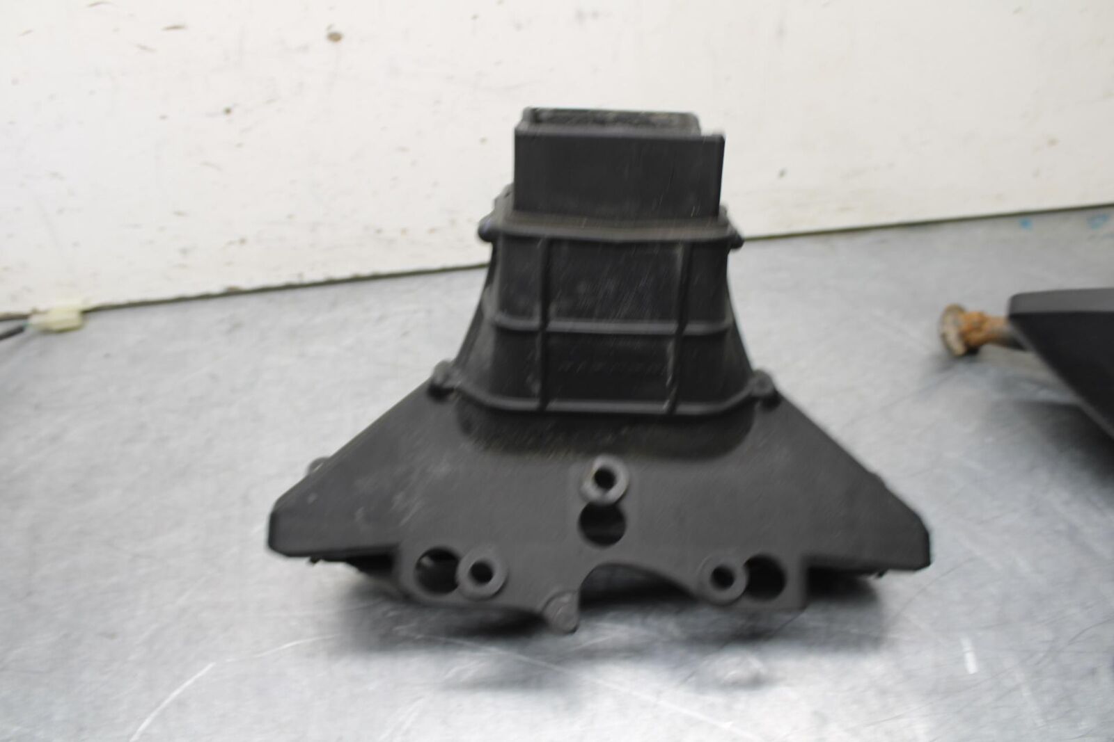 09-12 KAWASAKI NINJA ZX6R RAM AIR INTAKE TUBE DUCT BB640