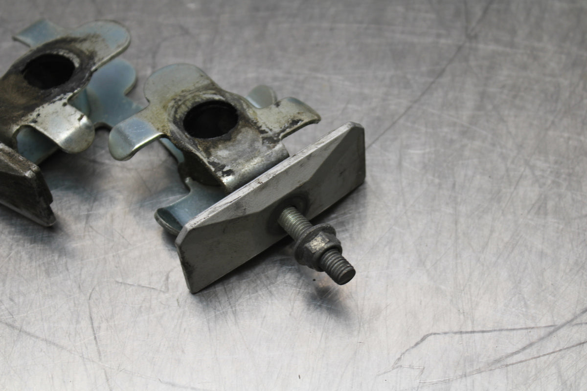 03 SUZUKI SV650S SWINGARM CHAIN TENSIONER ADJUSTMENT BRACKETS BB167