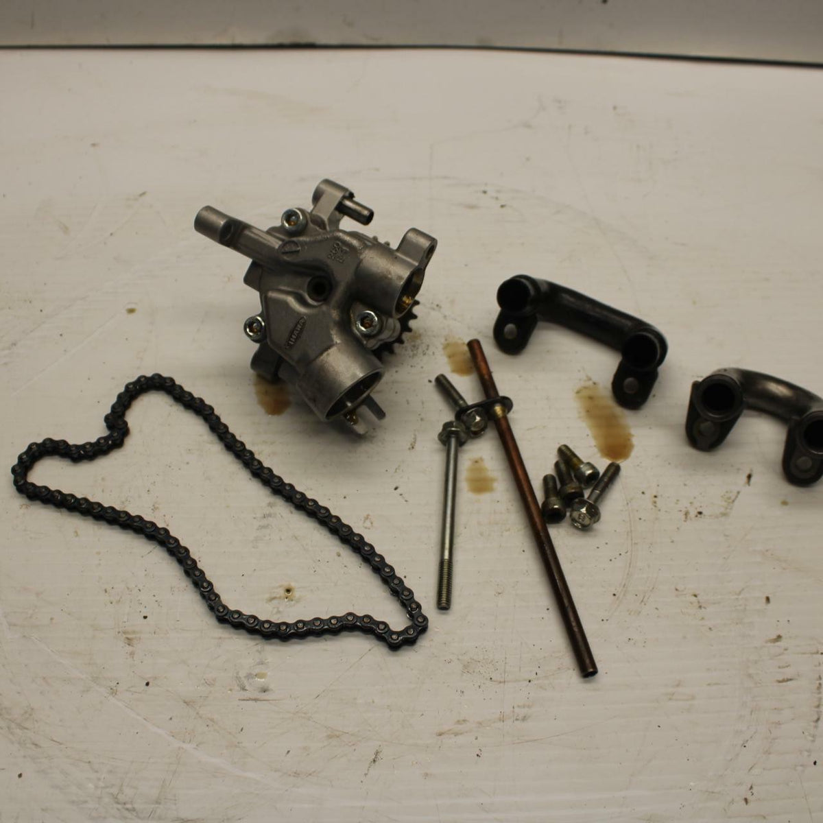 08-16 YAMAHA YZF R6 ENGINE MOTOR OIL PUMP 2C0-13300-00-00 BB273