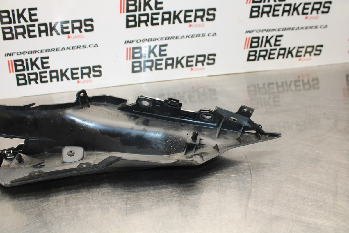22-25 YAMAHA YZF R7 RIGHT REAR BACK TAIL FAIRING COWL SHROUD BB176