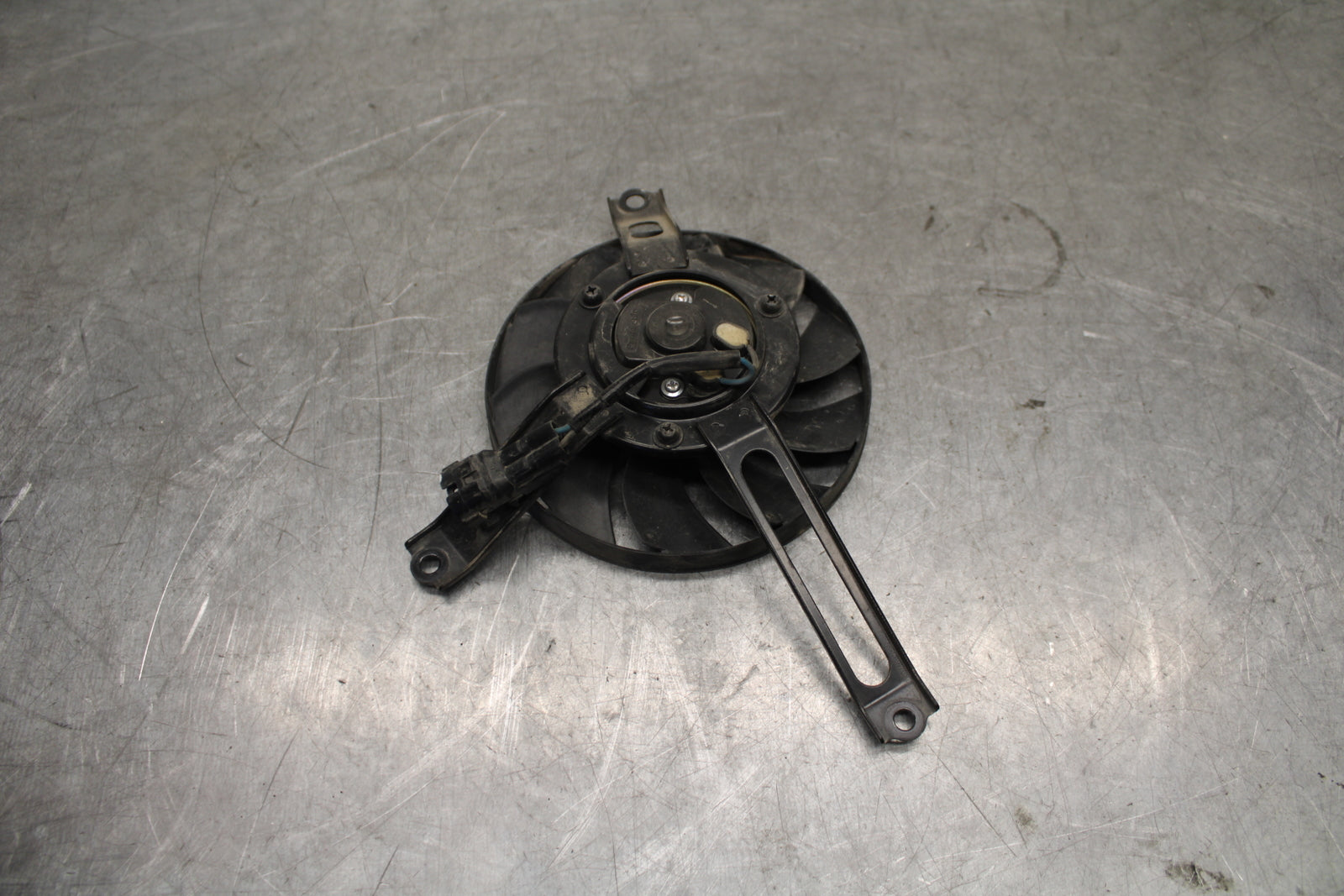 17-21 HONDA CBR1000RR SP LEFT ENGINE RADIATOR COOLING FAN MOTOR BB681