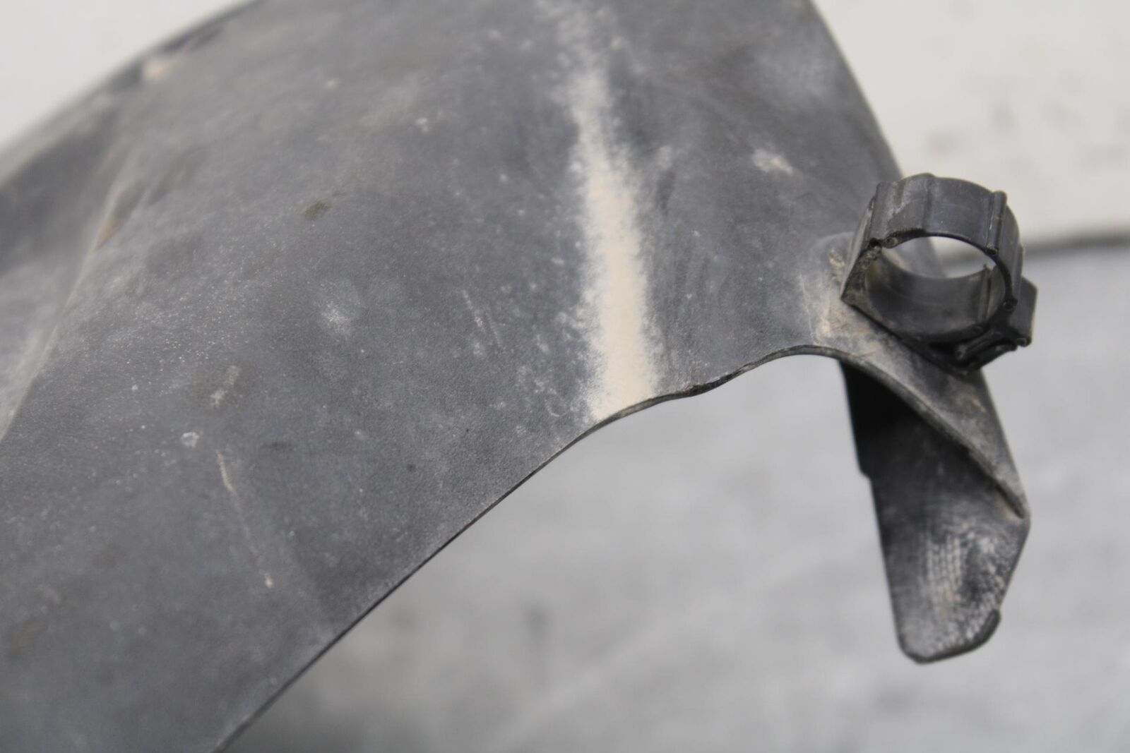 09-16 SUZUKI GSXR1000 REAR BACK WHEEL TIRE HUGGER FENDER 63114-47H00 BB642