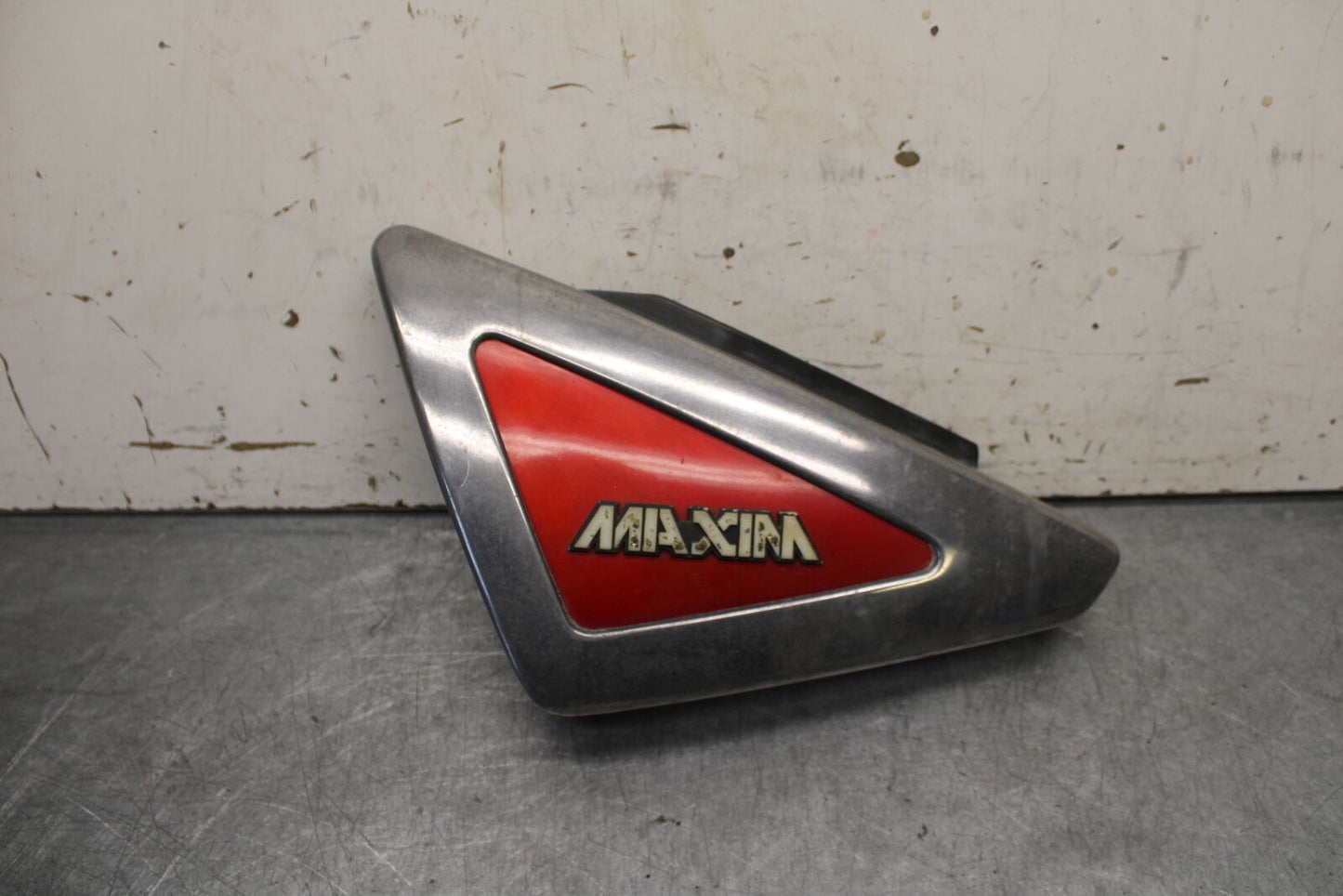 82-83 YAMAHA MAXIM 750 LEFT FRAME COVER COWL BB671