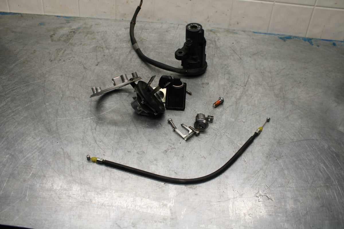 11-17 SUZUKI GSXR600 IGNITION LOCK KEY SET W/ GAS CAP AND SEAT LOCK BB417