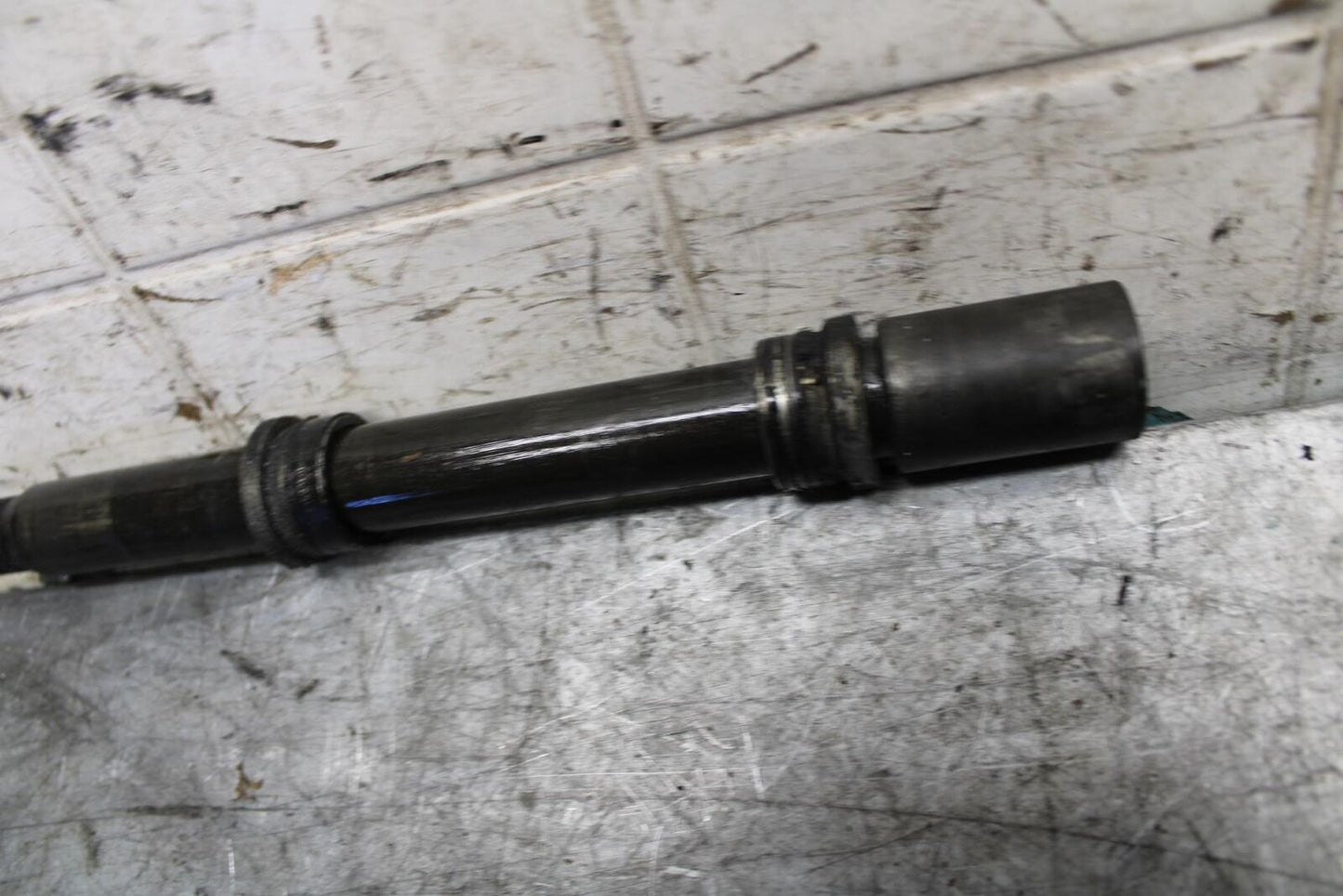 2002 Yamaha YZF R6 FRONT WHEEL RIM AXLE PIVOT BOLT 4XV-25181-00-00 BB545