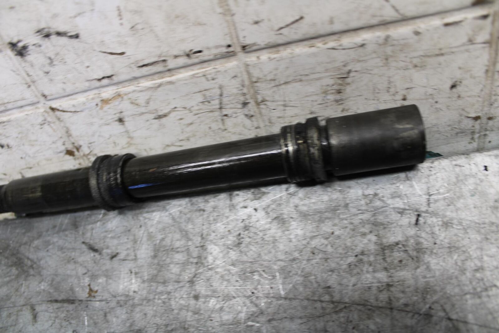 2002 Yamaha YZF R6 FRONT WHEEL RIM AXLE PIVOT BOLT 4XV-25181-00-00 BB545