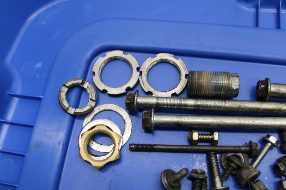 2001 Suzuki GSXR600  BOLTS HARDWARE MISCELLANEOUS SCREWS BB59