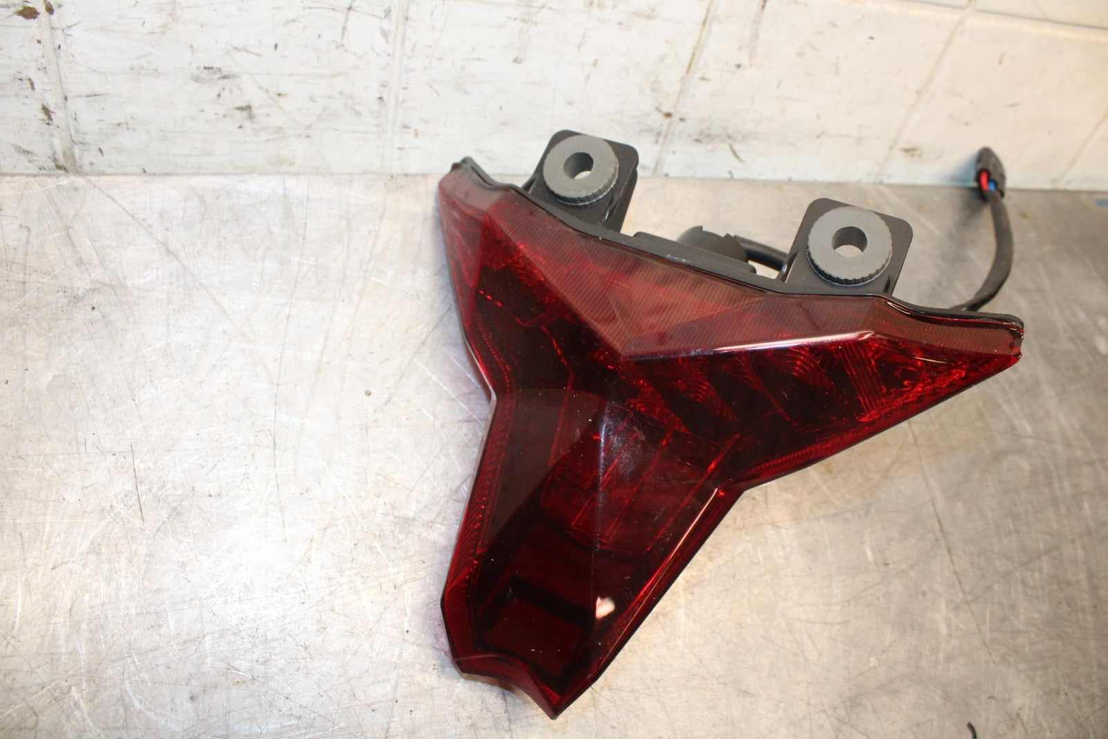 19-20 KAWASAKI NINJA ZX6R REAR TAIL TAILLIGHT BACK BRAKE LIGHT BB517