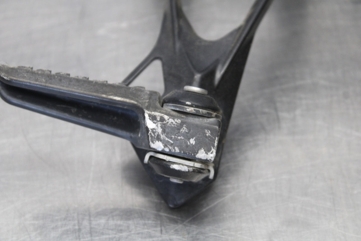 08 KAWASAKI ZX6R REAR BACK PASSENGER PEG SET PAIR BB896