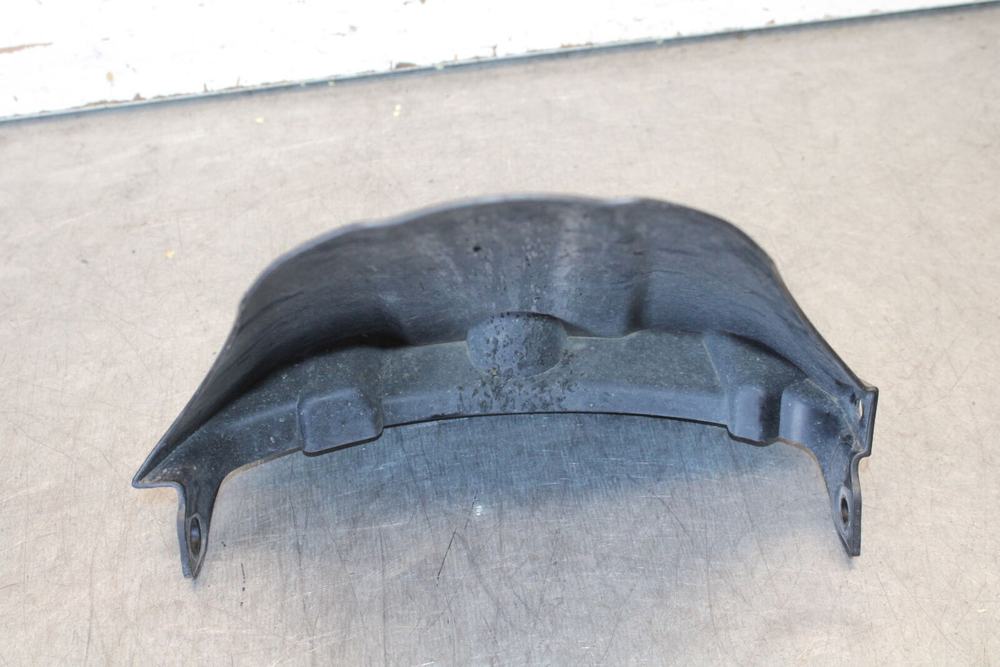 05-06 SUZUKI GSXR1000 REAR BACK WHEEL TIRE HUGGER FENDER 63114-41G00-291 BB663