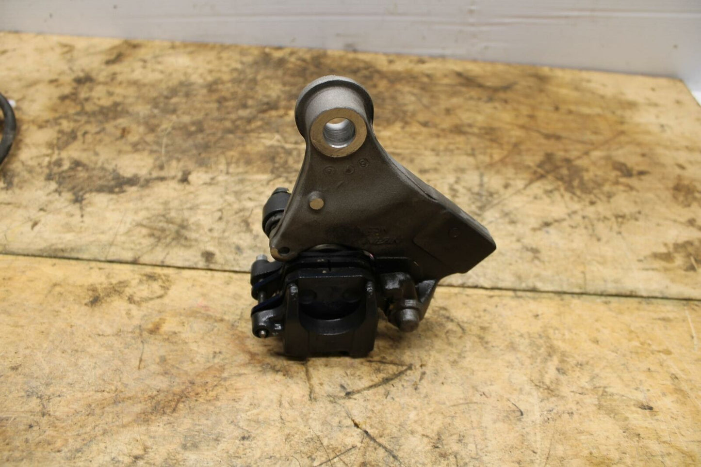 16-18 HONDA CBR500R REAR BACK BRAKE CALIPER W MOUNT BRACKET BB345