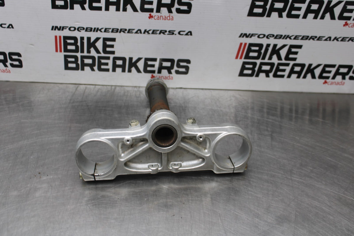 02 DUCATI MONSTER 620 FRONT FORKS CLAMP LOWER TRIPLE TREE STEM BB851