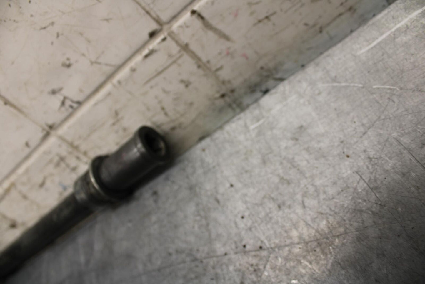 2001 Kawasaki Ninja ZX6 ZX600E FRONT WHEEL RIM AXLE PIVOT BOLT BB547