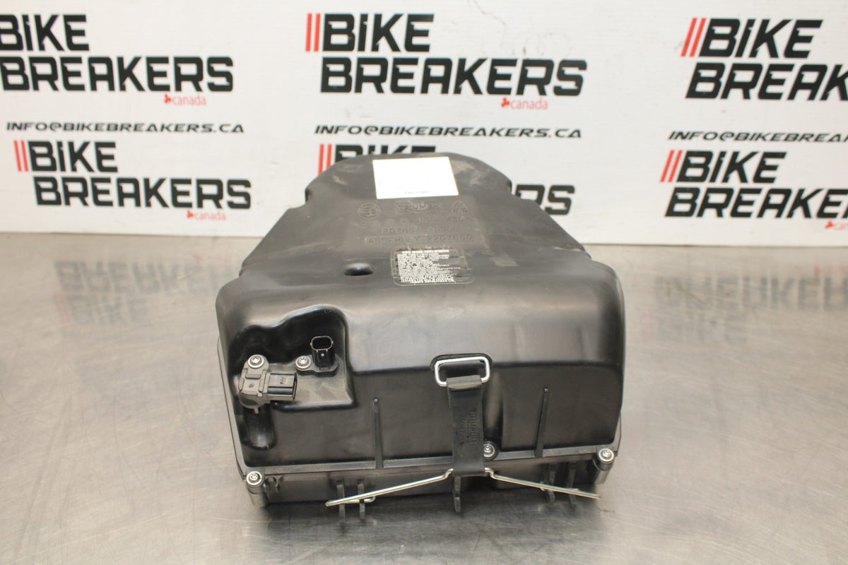 20 TRIUMPH STREET TRIPLE 765 AIRBOX AIR INTAKE FILTER BOX BB864
