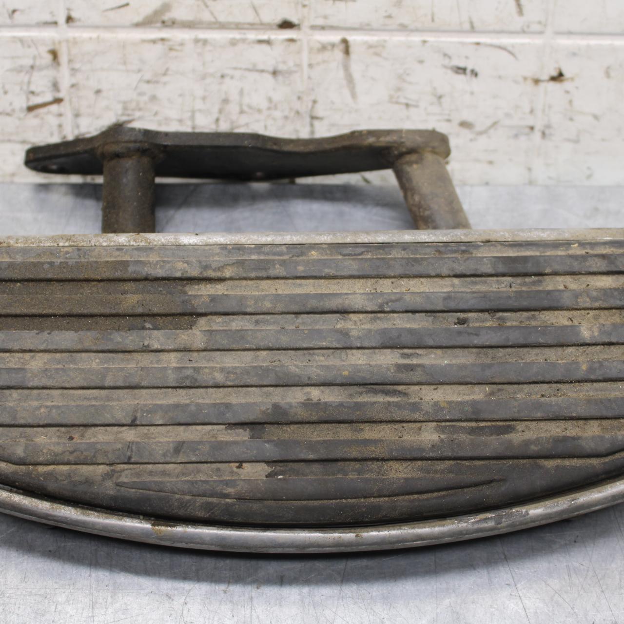 2005 Kawasaki Vulcan 1500 VN1500N Classic LEFT FRONT FOOT PEG BOARD BB576