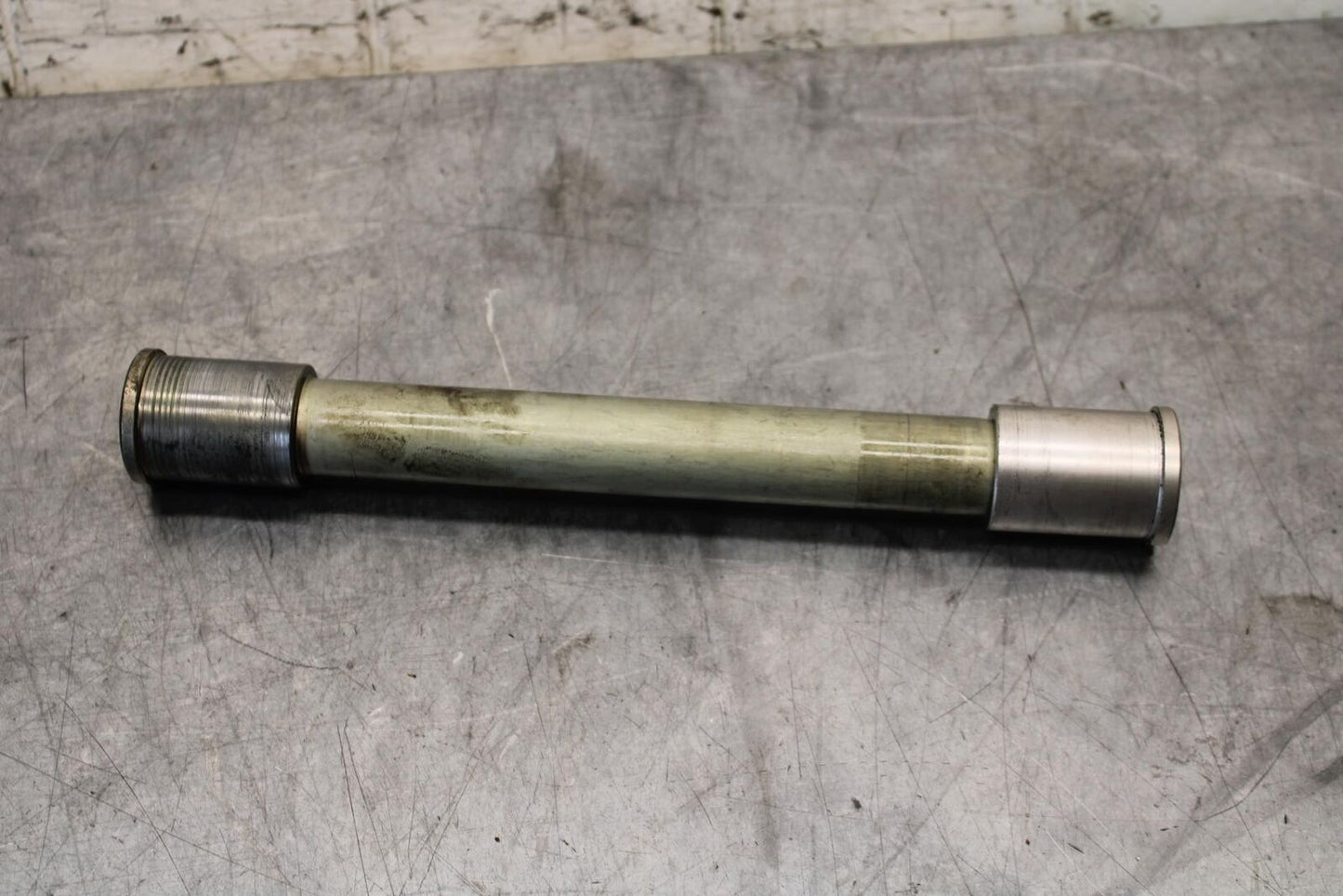 2011 Kawasaki Ninja ZX10R ZX1000K ABS FRONT WHEEL RIM AXLE   BB555