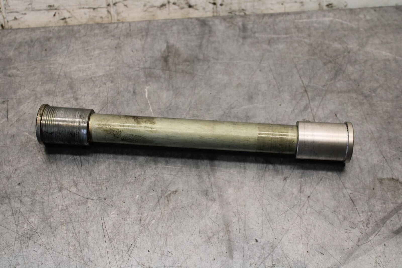 2011 Kawasaki Ninja ZX10R ZX1000K ABS FRONT WHEEL RIM AXLE   BB555