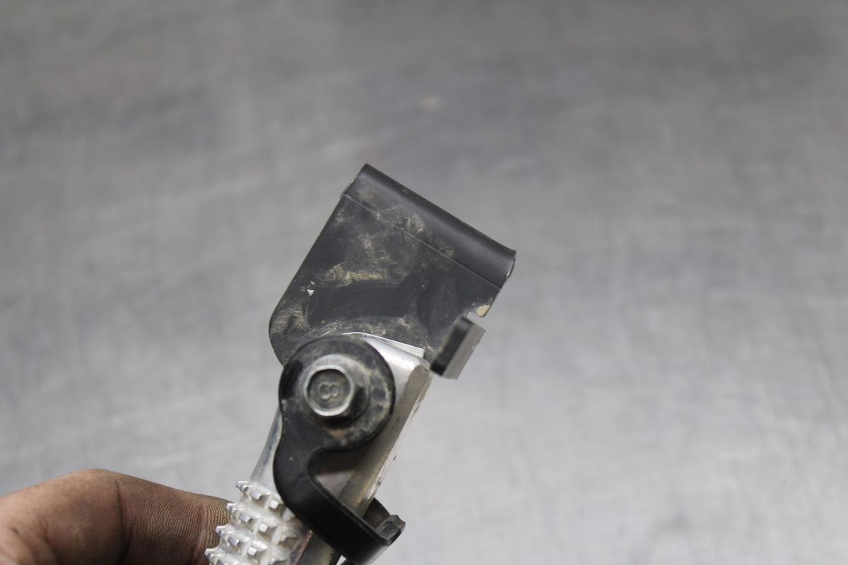 22-25 YAMAHA YZF R7 RIGHT REAR BACK PASSENGER PEG BB769