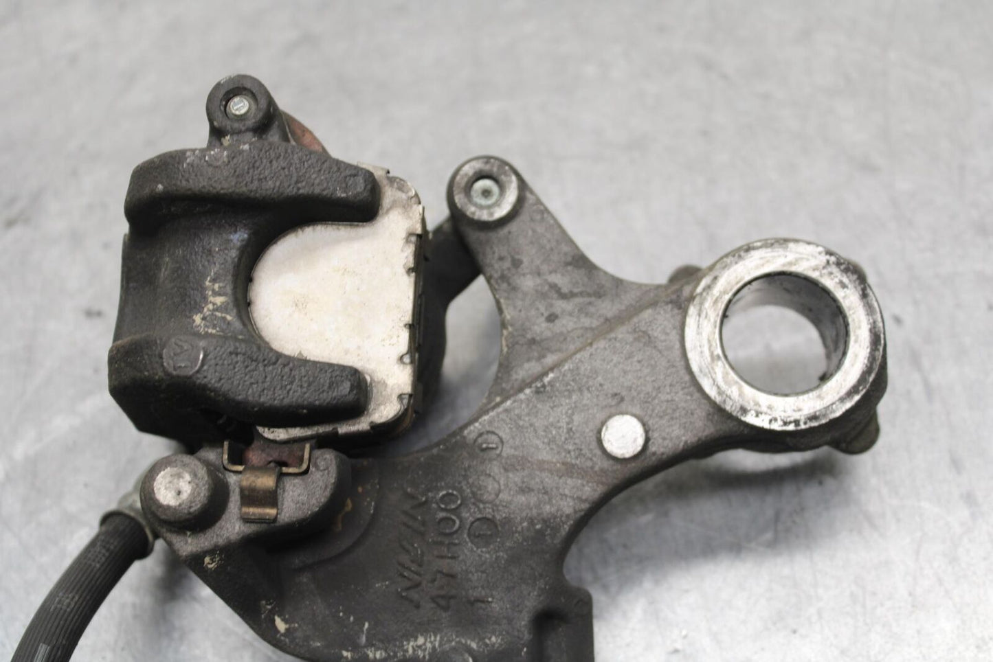 11-23 SUZUKI GSXR 750 REAR BACK BRAKE CALIPER W MOUNT BRACKET BB630