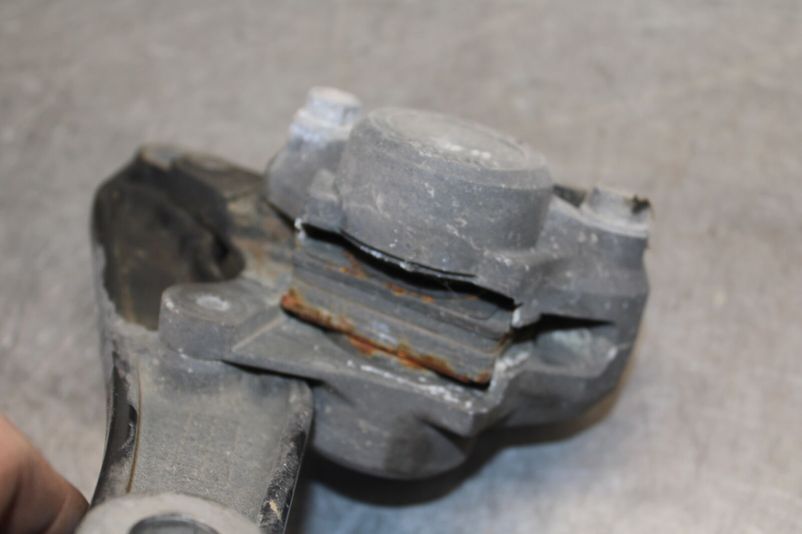 87-03 SUZUKI INTRUDER 1400 VS1400GLP REAR BACK BRAKE CALIPER W MOUNT  BB702