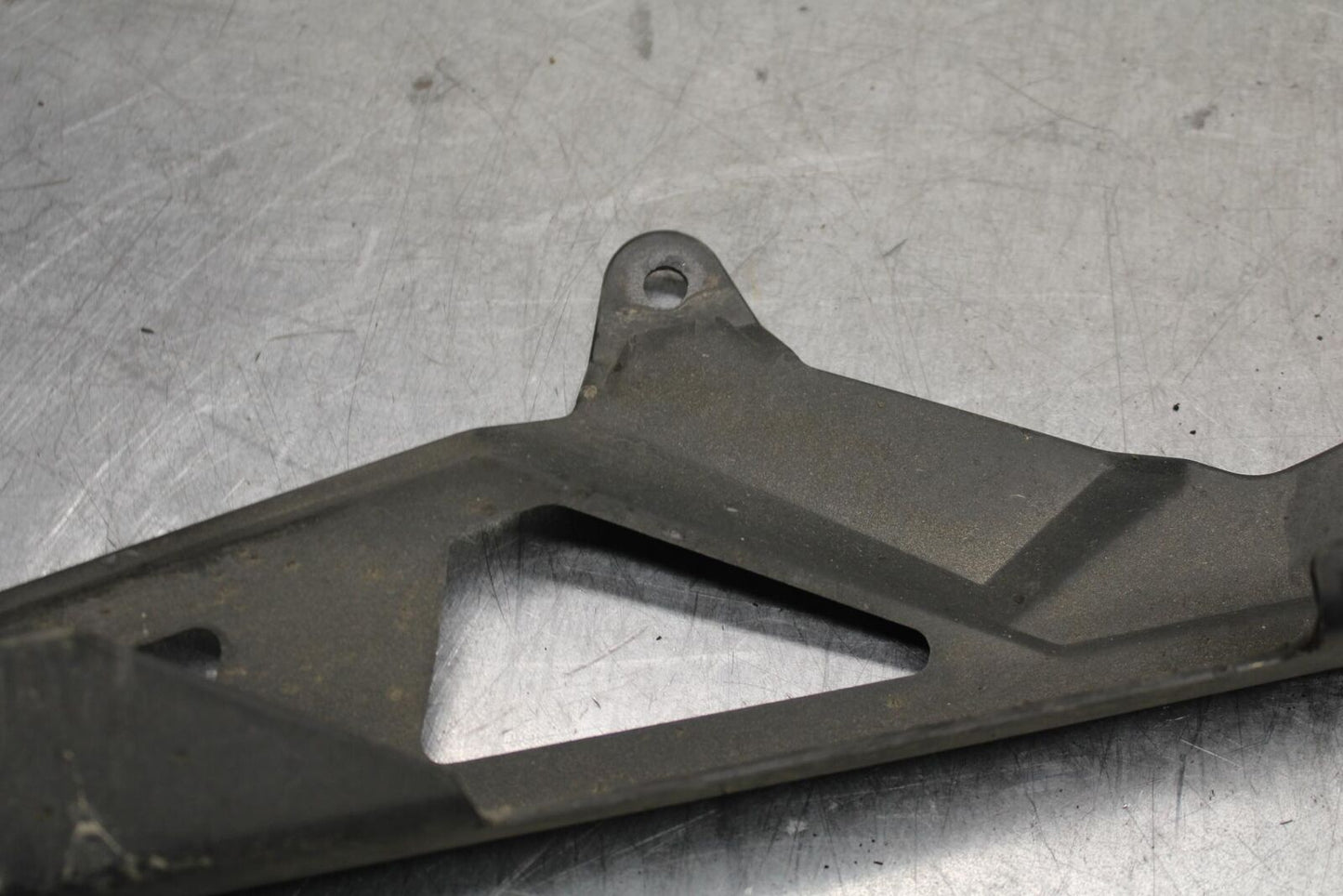 11-23 SUZUKI GSXR 750 REAR BACK DRIVE CHAIN GUARD COVER SHIELD BB630
