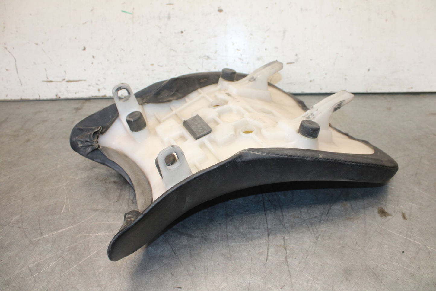 06-07 SUZUKI GSXR 600 FRONT DRIVERS SEAT PAD SADDLE PILLION  BB694