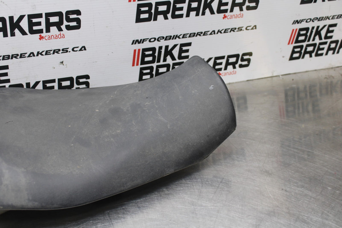 06 KAWASAKI Z750 FRONT REAR SEAT SADDLE BB837