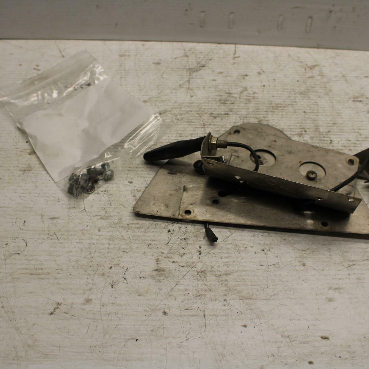 99-02 SUZUKI SV650S REAR BACK TAIL LIGHT MOUNT BRACKET BB299