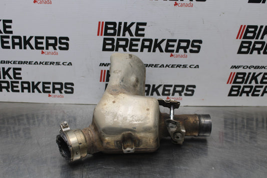 24-25 KAWASAKI NINJA ZX6R EXHAUST CAT MIDPIPE  BB785