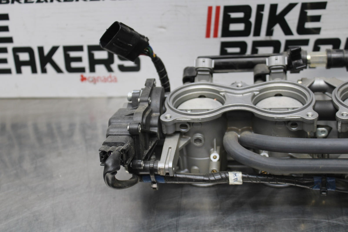 11-25 SUZUKI GSXR 600  MAIN FUEL INJECTORS / THROTTLE BODIES BB830