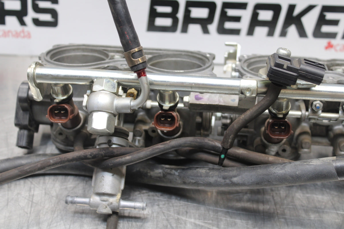 06-07 HONDA CBR1000RR MAIN FUEL INJECTORS / THROTTLE BODIES BB166