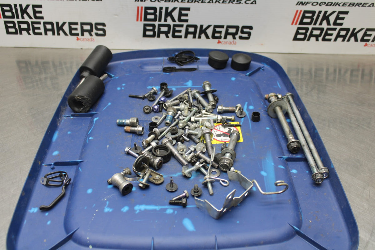 07 SUZUKI GSXR1000 ENGINE MOUNTING BOLTS HARDWARE MOTOR SCREWS BB770