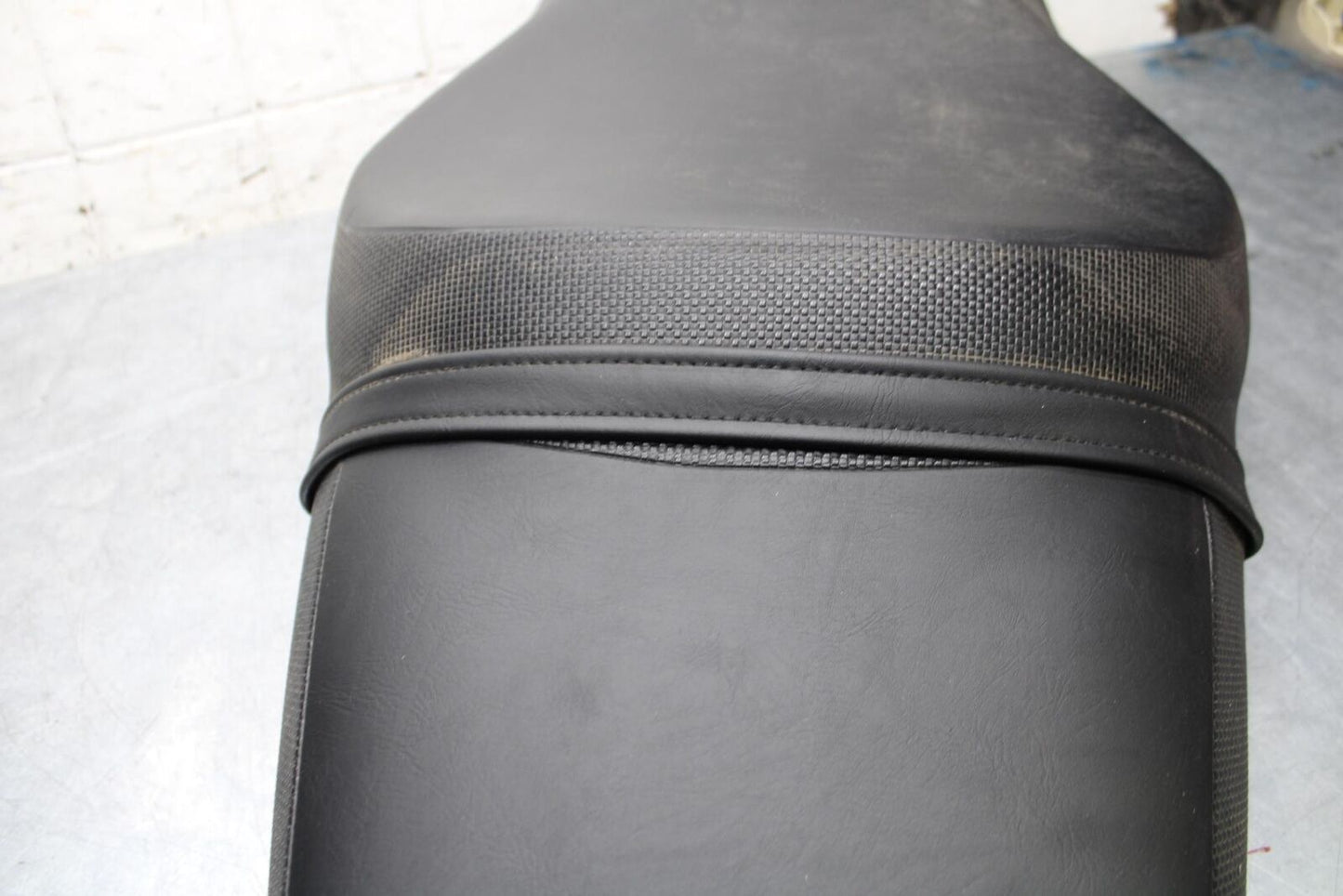 2012 Kawasaki Ninja ZX14R ZX1400E FRONT DRIVERS SEAT PAD SADDLE PILLION BB60