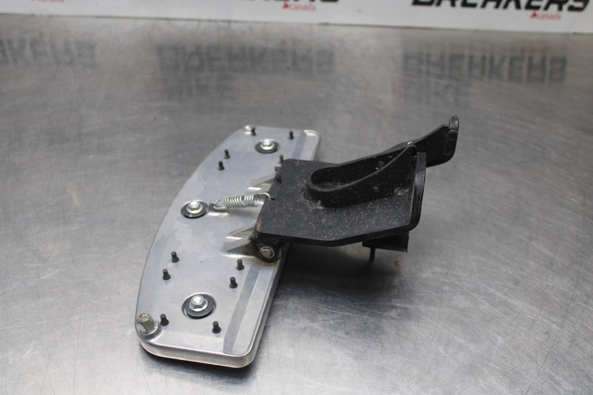 15 SUZUKI BOULEVARD C50 RIGHT FRONT FOOT REST PEG STEP BB775