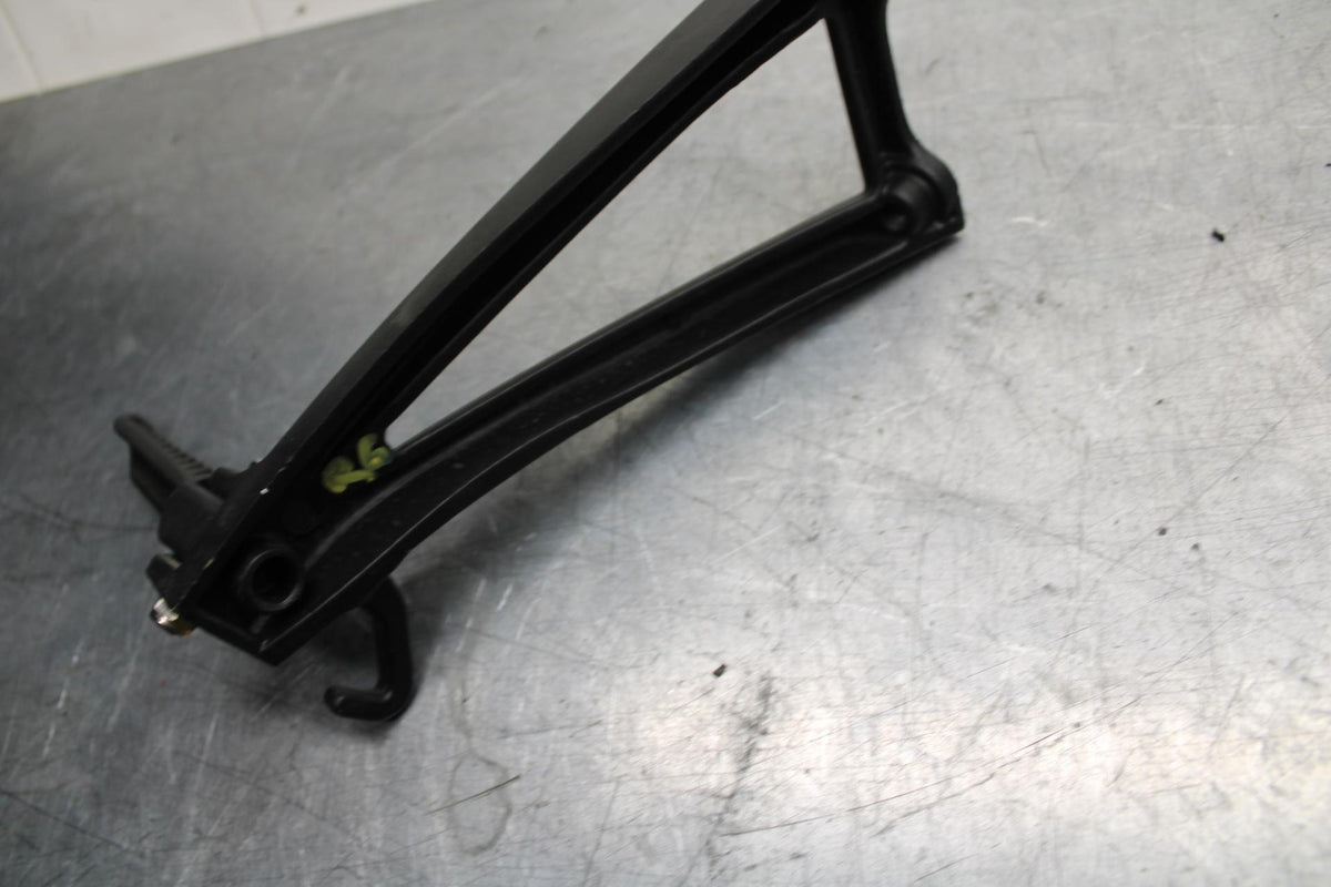 07 YAMAHA YZF R6 2c0 RIGHT REAR BACK PASSENGER PEG BB75