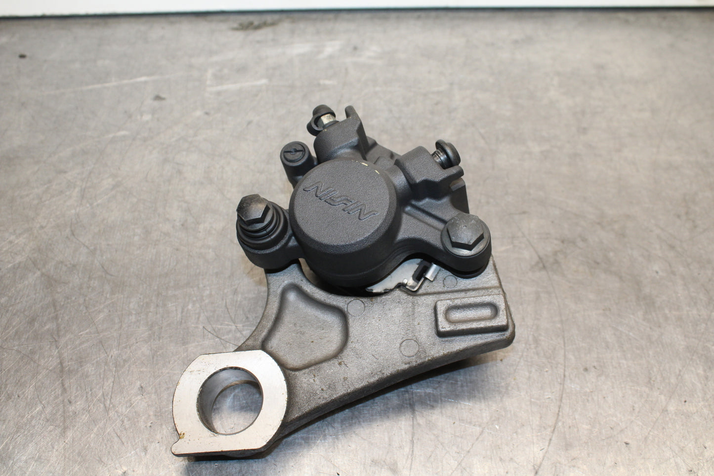 09-14 YAMAHA YZF R1 REAR BACK BRAKE CALIPER W MOUNT BRACKET BB119