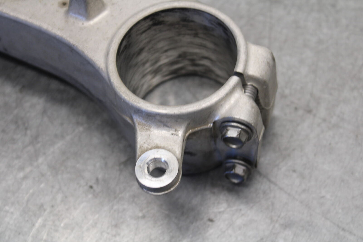 05-06 SUZUKI GSXR1000 FRONT FORKS CLAMP LOWER TRIPLE TREE STEM 51410-41G00 BB677