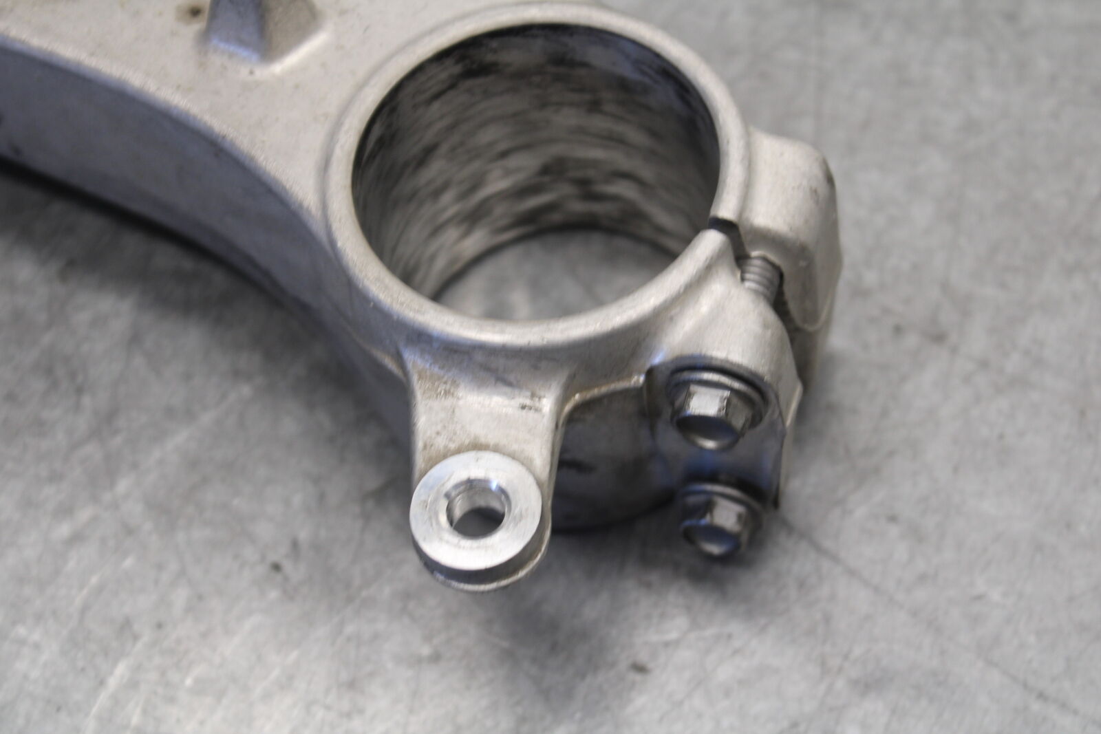 05-06 SUZUKI GSXR1000 FRONT FORKS CLAMP LOWER TRIPLE TREE STEM 51410-41G00 BB677