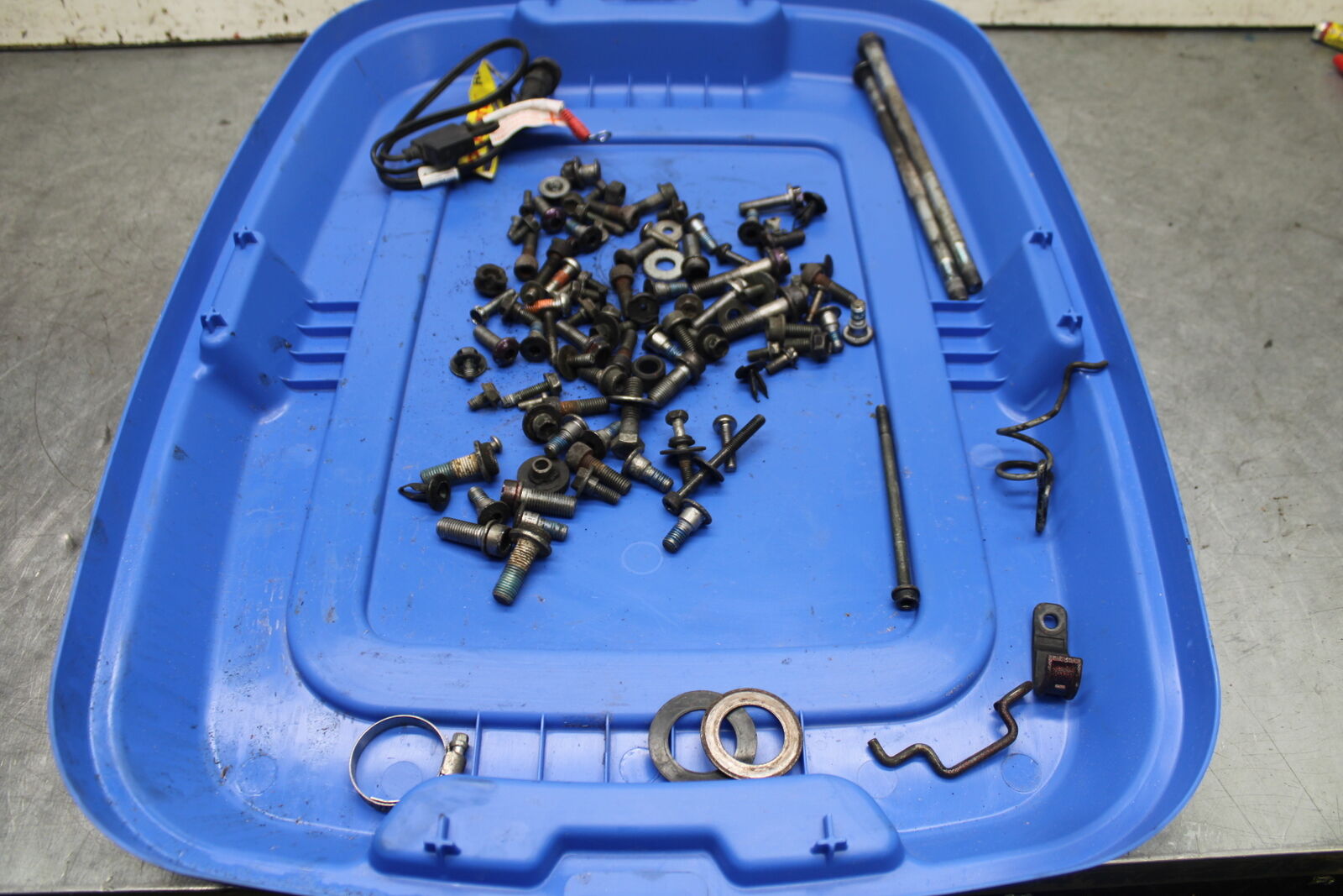05-06 SUZUKI GSXR1000 ENGINE MOUNTING BOLTS HARDWARE MOTOR SCREWS BB113
