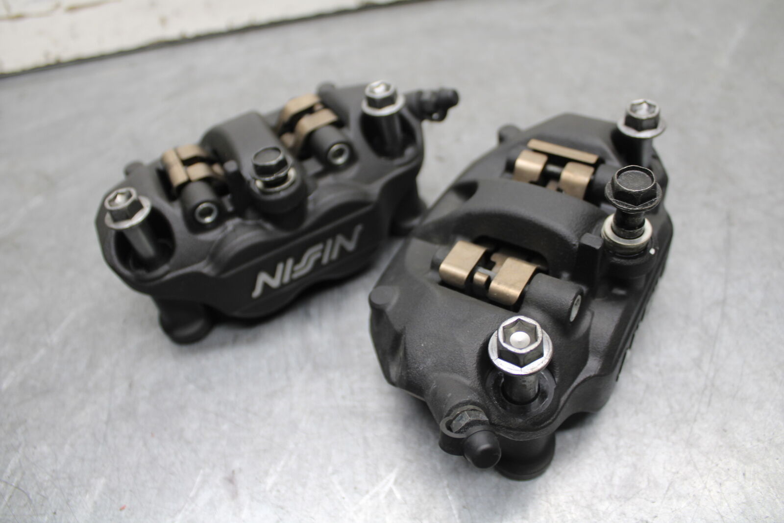 13-18 KAWASAKI NINJA ZX6R RIGHT LEFT FRONT BRAKE CALIPER SET PAIR CALIPERS BB666