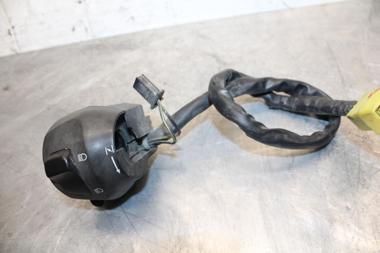 1998 Suzuki TL1000S LEFT CLIP ON HANDLE HORN SIGNALS SWITCH  BB508
