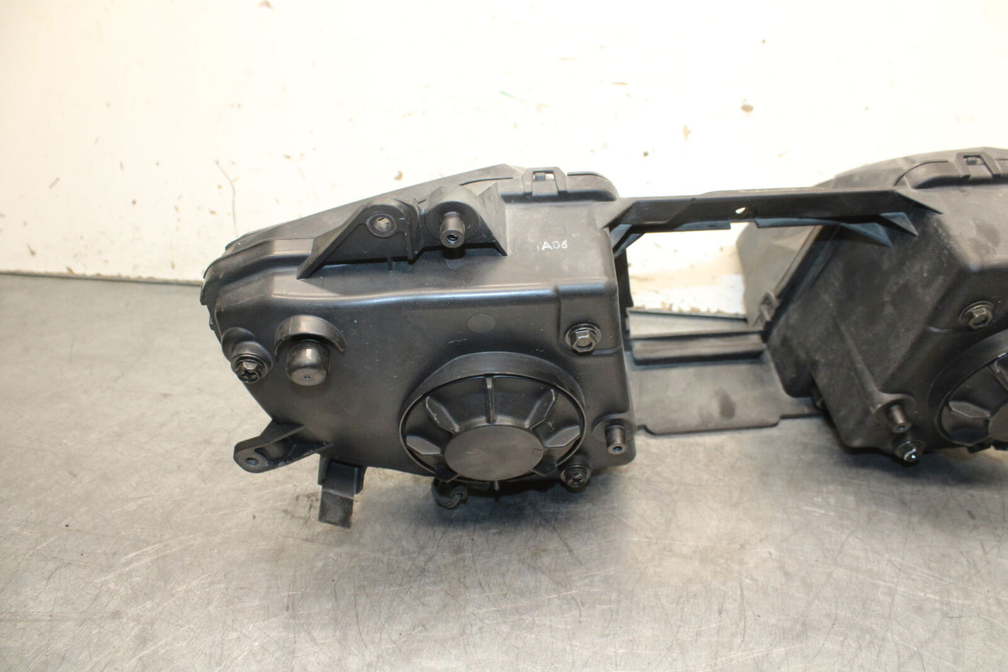 06 YAMAHA YZF R6 FRONT HEADLIGHT HEAD LIGHT LAMP BB716