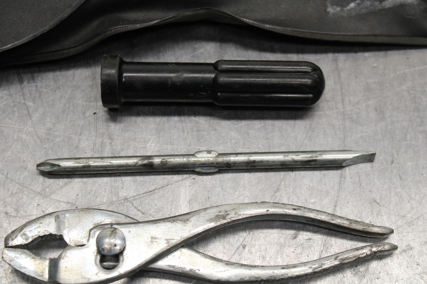 08-10 SUZUKI GSXR 600 STOCK TOOLS OEM TOOL BAG KIT SET BB130