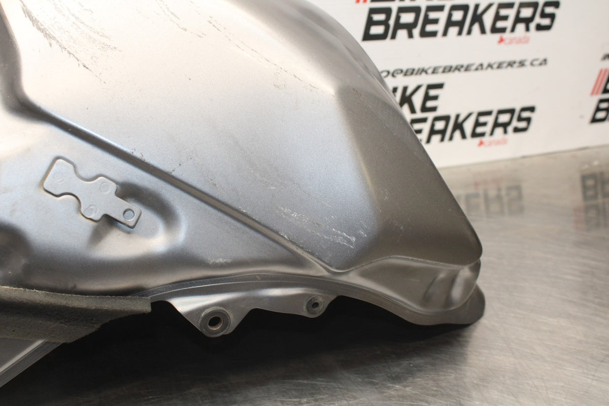13 YAMAHA YZF R1 GAS TANK FUEL CELL PETROL RESERVOIR BB781