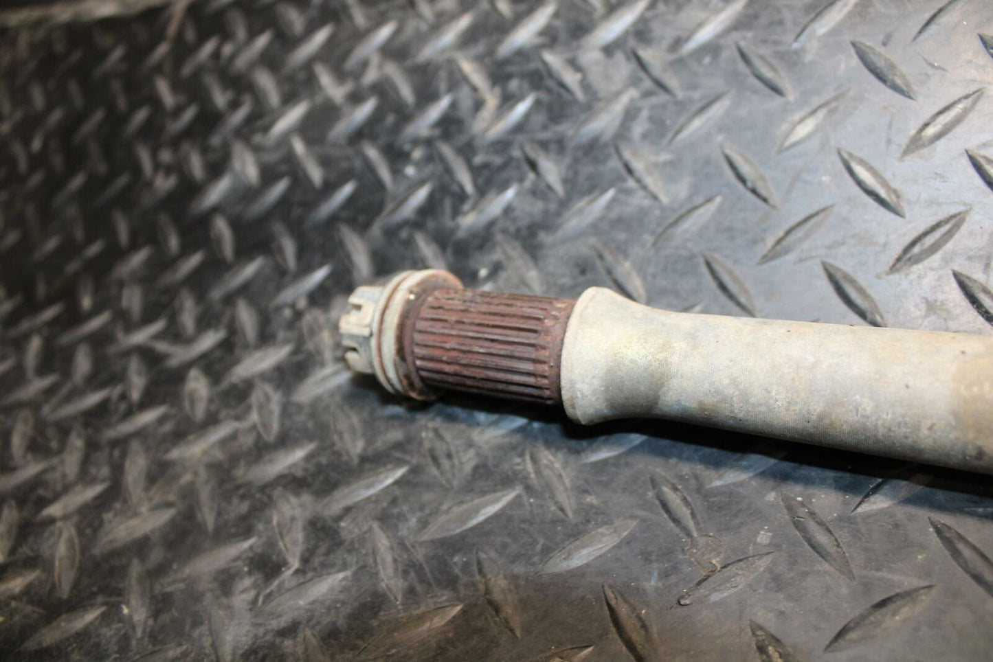 2004 Yamaha Banshee 350 YFZ350 REAR AXLE BACK WHEEL PIVOT BOLT AXEL SHAFT BB232
