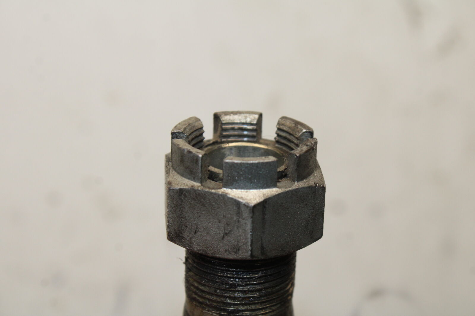 16 KAWASAKI NINJA ZX10R REAR AXLE BACK WHEEL RIM BOLT AXEL 41068-0613 BB650