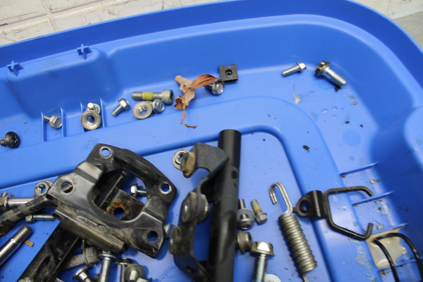 15-17 KAWASAKI EX 650 NINJA  ABS LEFTOVER MOUNTING BOLTS HARDWARE MOTOR BB494